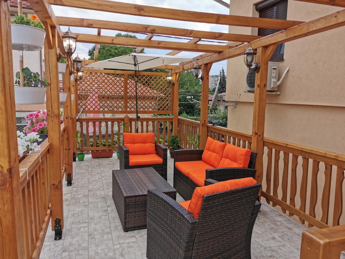 Rose Valley Guest House Kazanlak Exterior photo