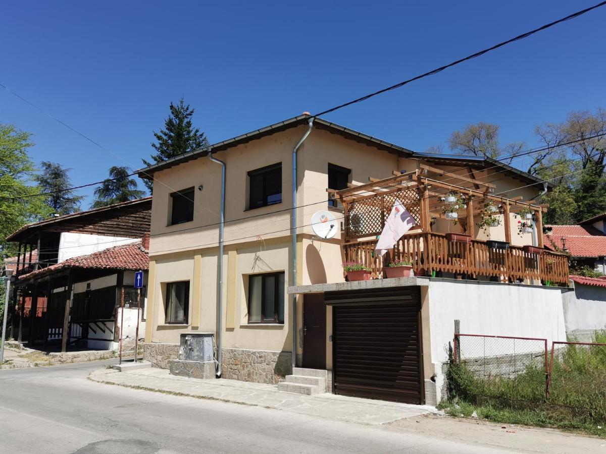Rose Valley Guest House Kazanlak Exterior photo