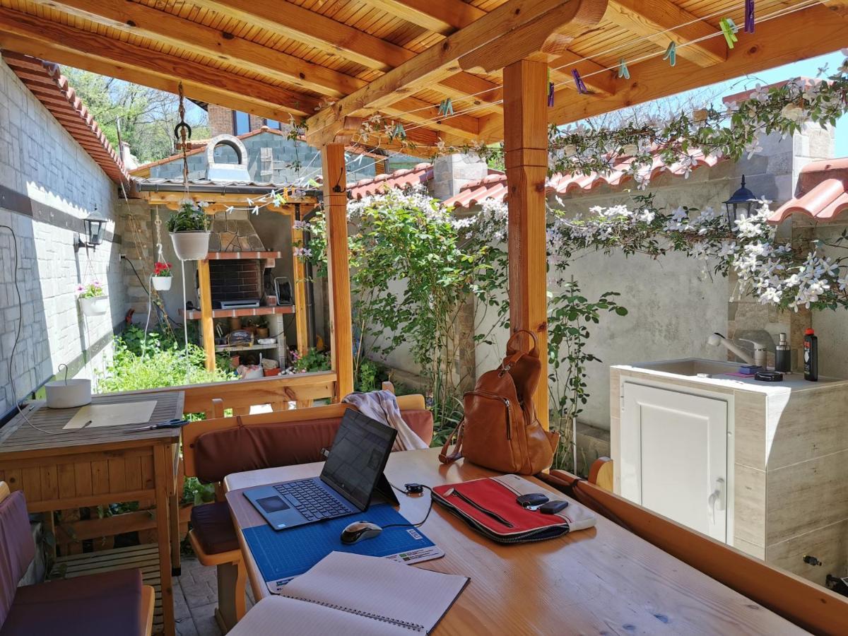Rose Valley Guest House Kazanlak Exterior photo