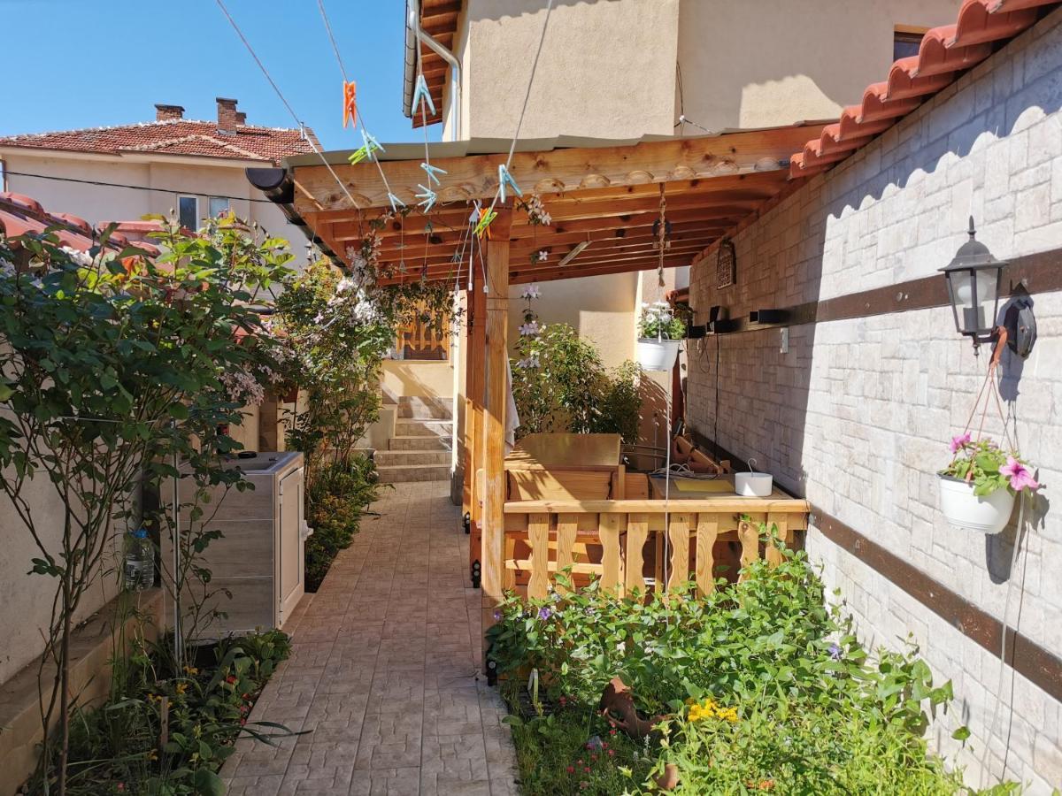 Rose Valley Guest House Kazanlak Exterior photo