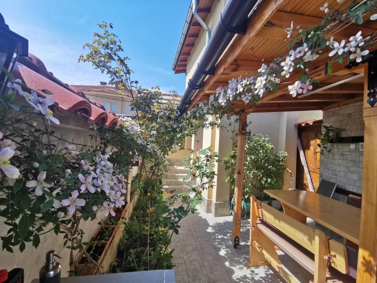 Rose Valley Guest House Kazanlak Exterior photo