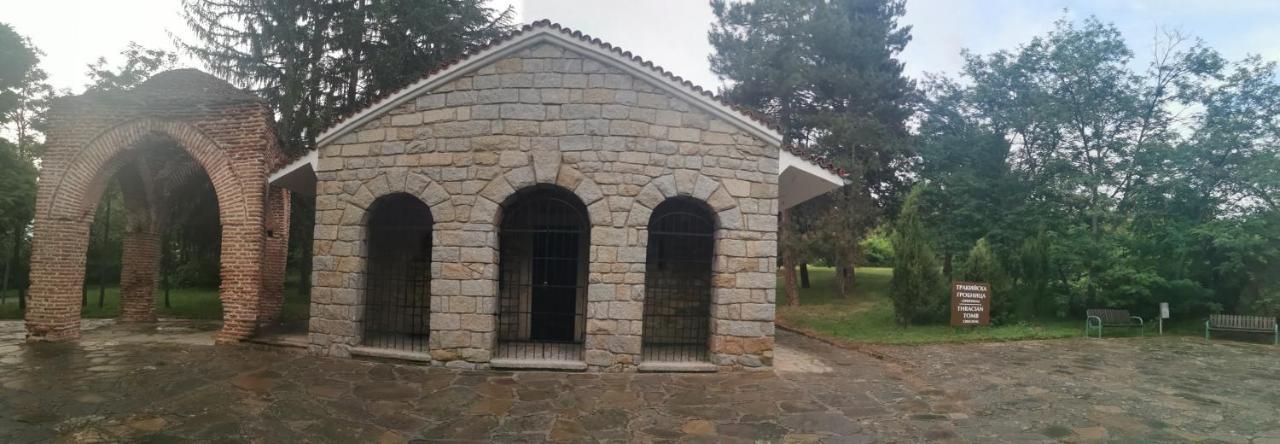 Rose Valley Guest House Kazanlak Exterior photo