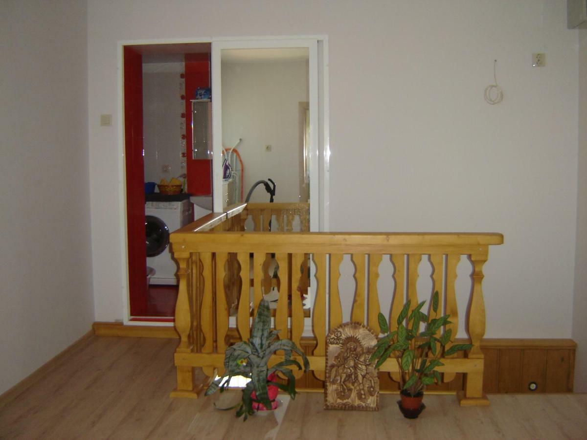 Rose Valley Guest House Kazanlak Exterior photo